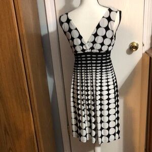 Intermission V Neck Sleeveless Black & White #6045